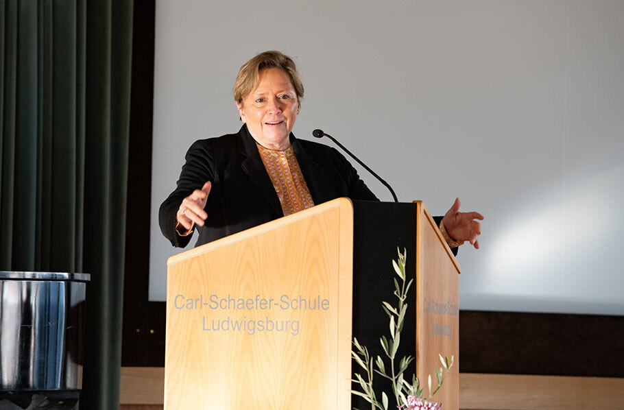 Frau Dr. Susanne Eisenmann gratuliert zu 50 Jahren berufliche Schulen unter der Trägerschaft des Landkreises Ludwigsburg