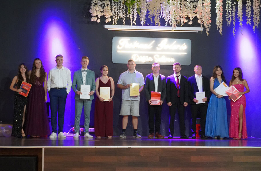 Die Preisträgerinnen und Preisträger des Abiturjahrgangs 2025 der Carl-Schaefer-Schule