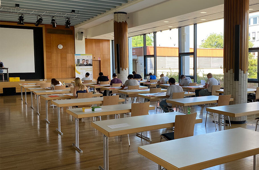Zentrale Klassenarbeit BK1 2026
