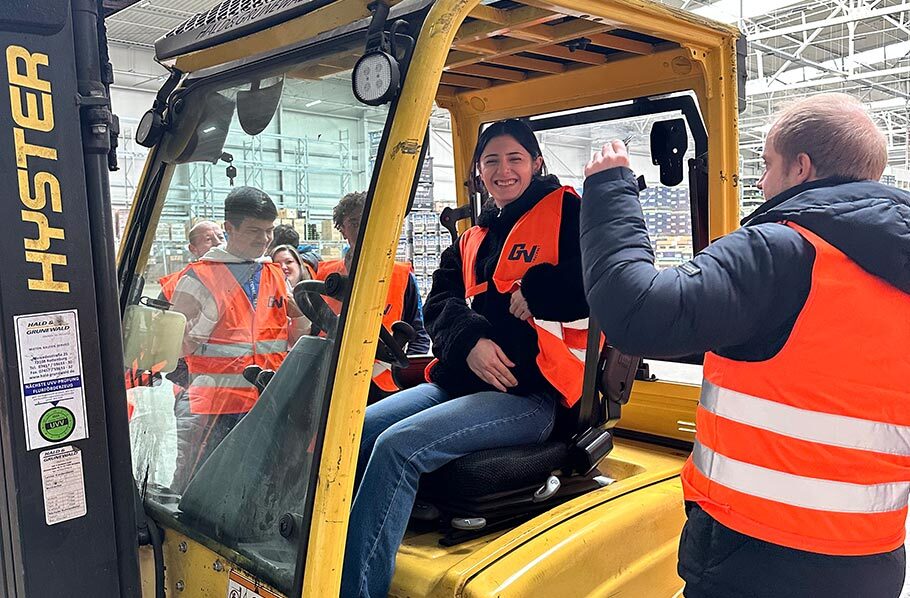 Gabelstabler fahren bei Große Vehne