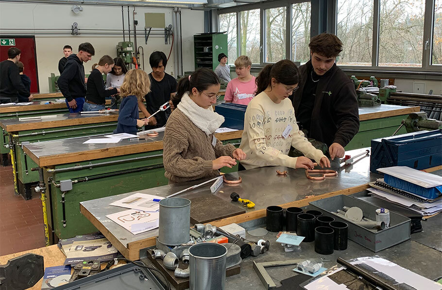 Herstellung eigener Handyhalter und Kupferherzen