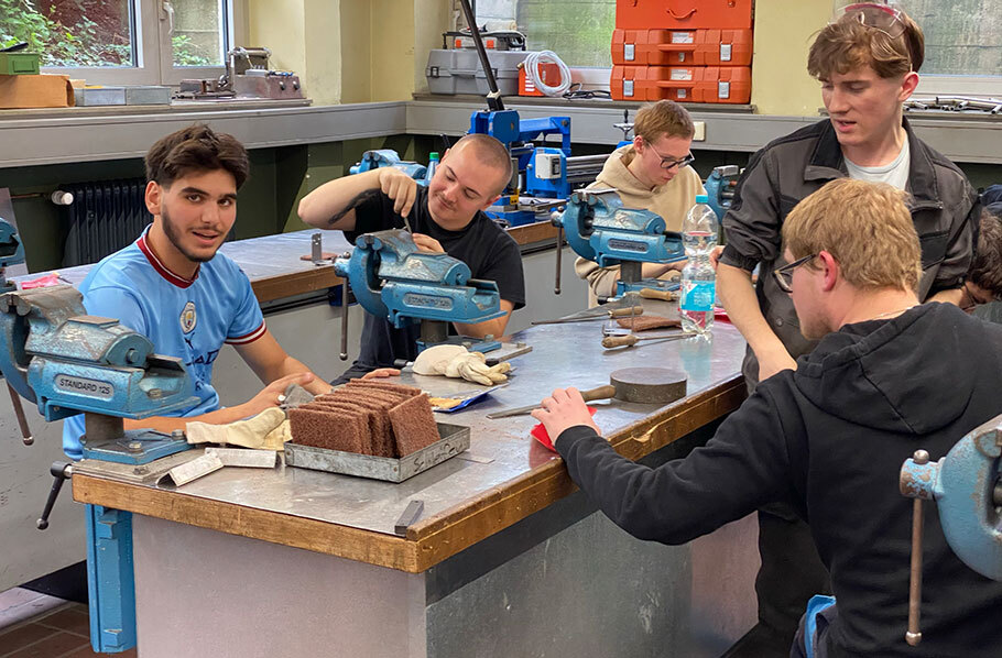 Besuch aus Vesoul in der Metallwerkstatt der CSS