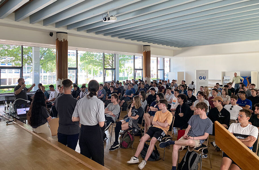 Veranstaltung Produktdesigner – gut besuchte Aula